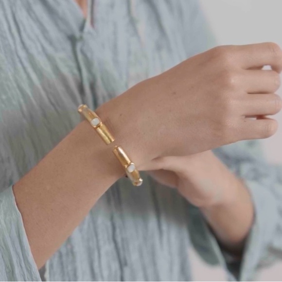 JULIE VOS Catalina Stone Hinge Bangle in Mother of Pearl - Picture 2 of 7